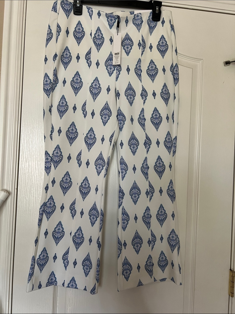 Chico’s Julien Kick flare so slimming pants NWT